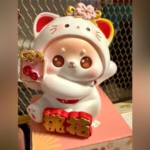 🆕 Lucky Cat Ceramic Figurine with Gold Accents